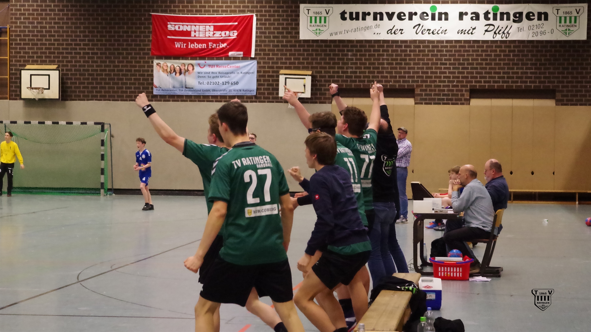 B-Jugend gewinnt Spitzenspiel mit 36:35 (20:16) gegen Angermund