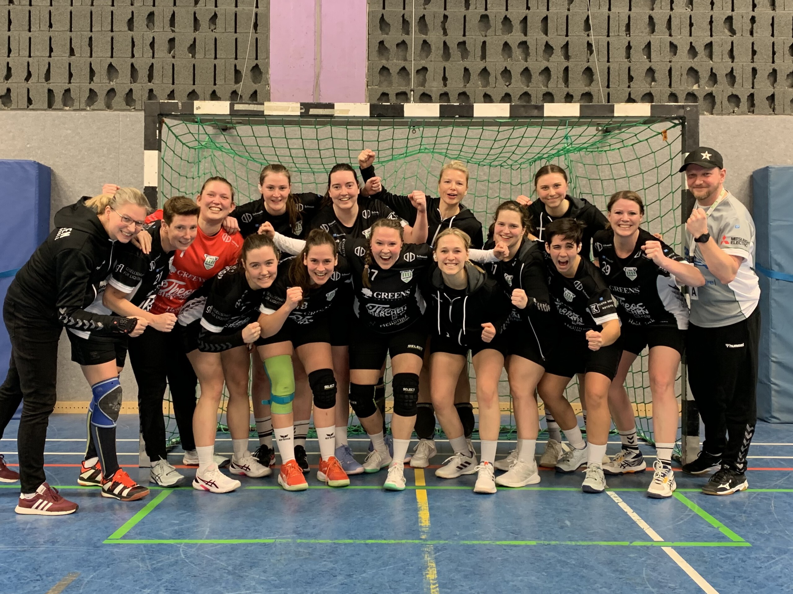1. Damen gewinnen in Langenfeld