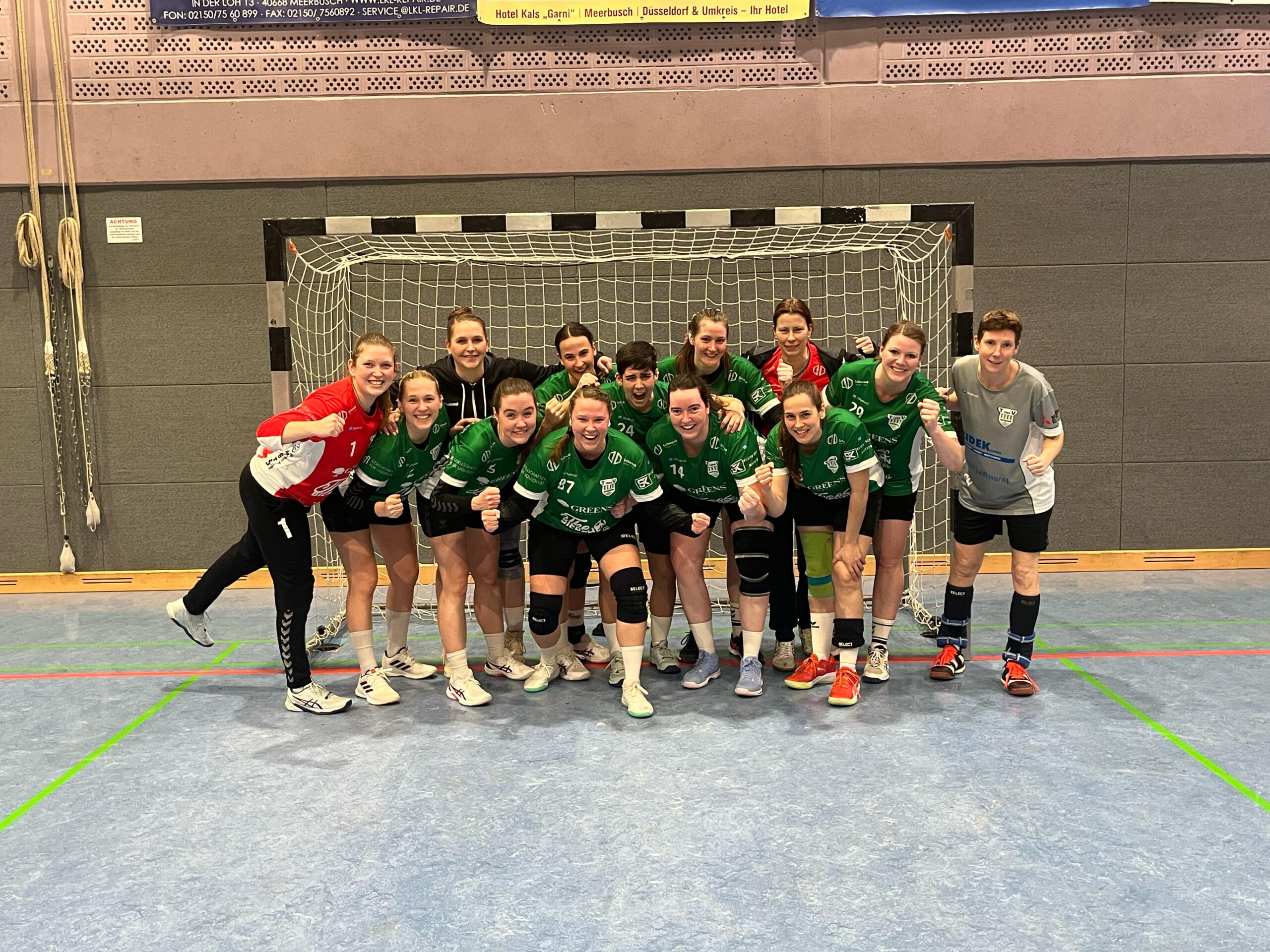 1. Damen gewinnen in Lank